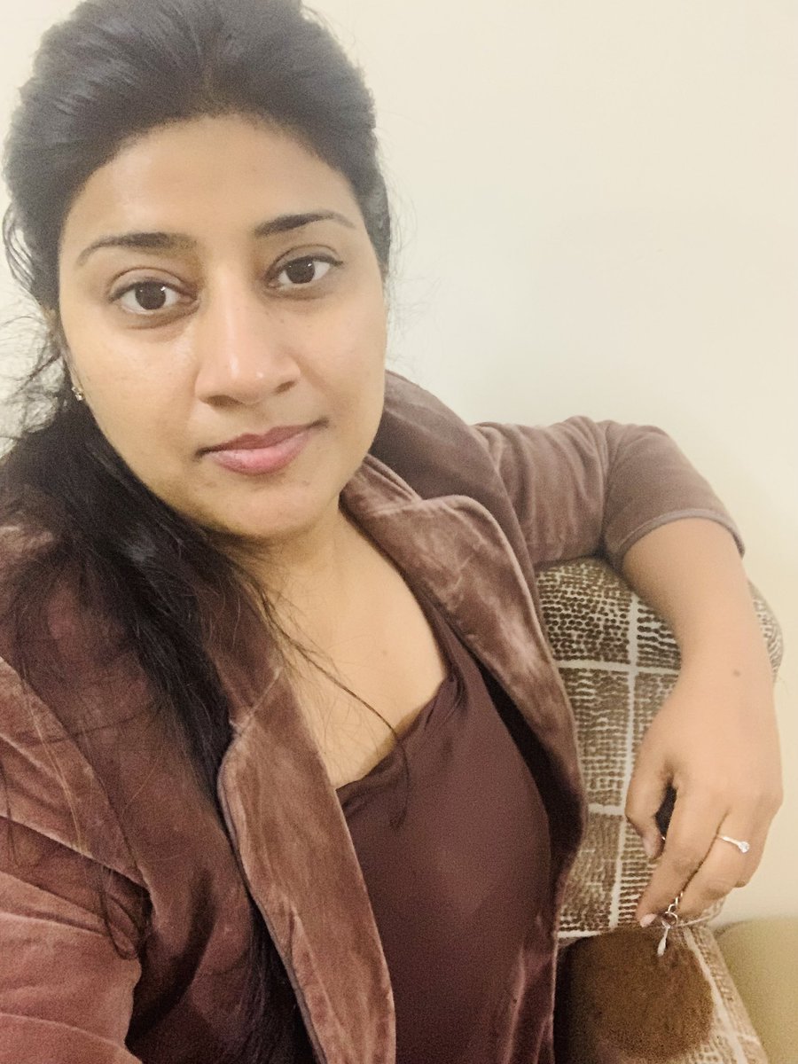 तेरी दुनिया में मेरी शराफ़त न काम आयी । जब भी सच बोला तन्हाई मेरे नाम आयी !!VY 😊