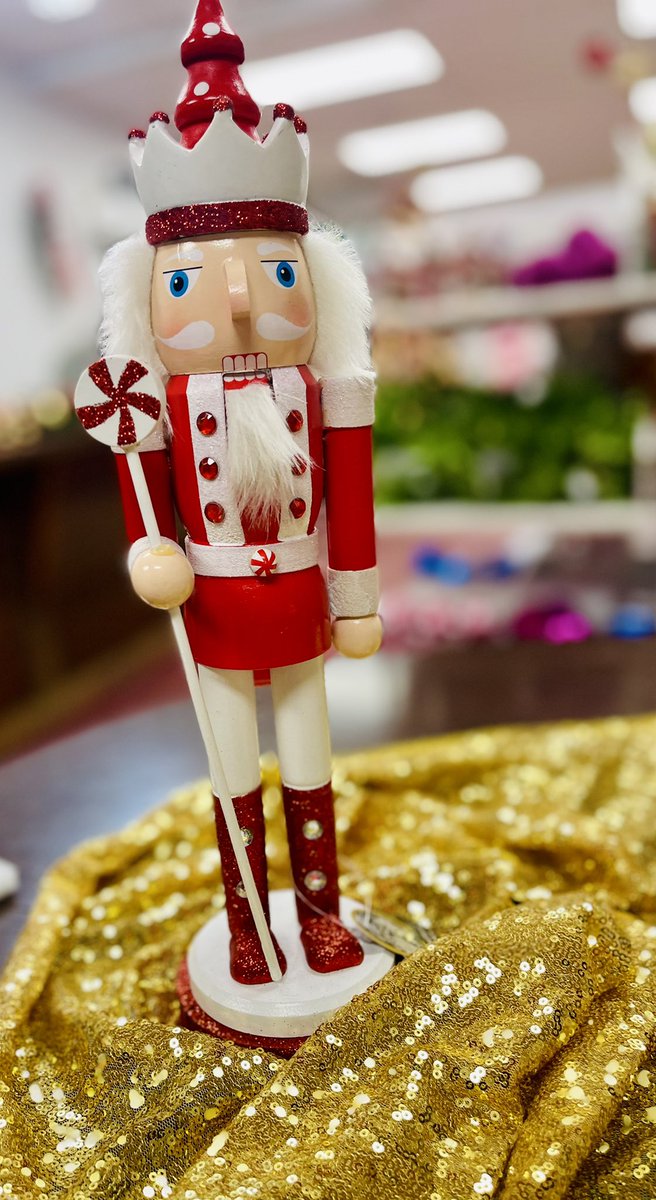HolidayTouch's tweet photo. ❤️PEPPERMINT NUTCRACKER❤️ Who doesn't love Christmas Nutcrackers? They’re festive additions to any holiday decor. #christmasnutcracker #christmas2021 #ShopThatHolidayTouch #WhereItsAlwaysChristmas https://t.co/sGE6HMlAdd