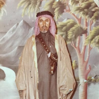 almuhalab2013's tweet photo. #اذكروهم_بدعوة
الأمير عبدالله بن نادر وهو اخو الشيخ محمد بن نادر ومن أبناءه في الصور الشيخ زعل بن محمد بن نادر و الشيخ مبارك بن محمد بن نادر وهم غنيين عن التعري�� لما لهم من المآثر الطيبه رحمهم الله جميعا واسكنهم الفردوس الأعلى من الجنة https://t.co/m2vnzxDQr9