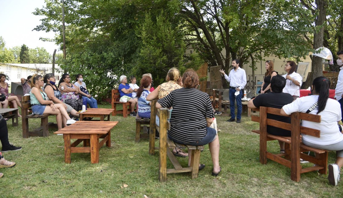 fmoreiraok's tweet image. En José León Suárez, nos encontramos con manzaneras del #ProgramaMásVida que todos los días realizan una enorme tarea en cada barrio. 

Cerramos este año tan difícil con la esperanza y el compromiso de salir adelante.
