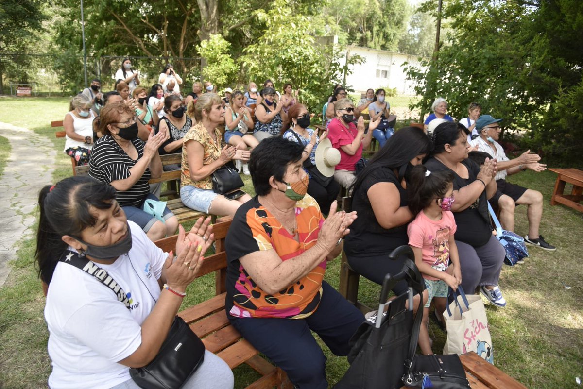 fmoreiraok's tweet image. En José León Suárez, nos encontramos con manzaneras del #ProgramaMásVida que todos los días realizan una enorme tarea en cada barrio. 

Cerramos este año tan difícil con la esperanza y el compromiso de salir adelante.