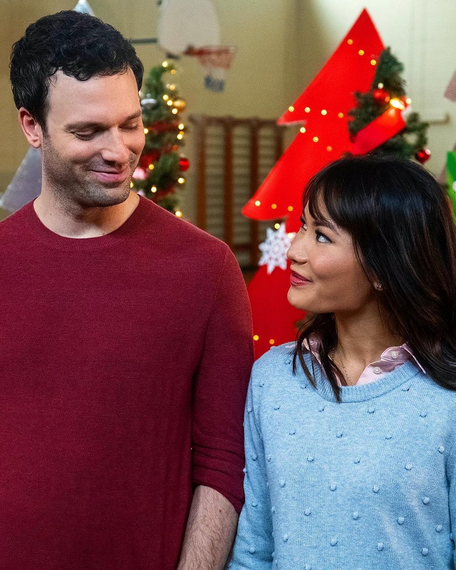LollyChristmas's tweet photo. "Candy Cane Candidate", starring Jacky Lai and Jake Epstein, premieres TONIGHT on @lifetimetv at 8pm/7c, part of #ItsAWonderfulLifetime! https://t.co/6ZlgmaXEhs ❄ #StayMerry #CandyCaneCandidate https://t.co/QMEcPnhYHr