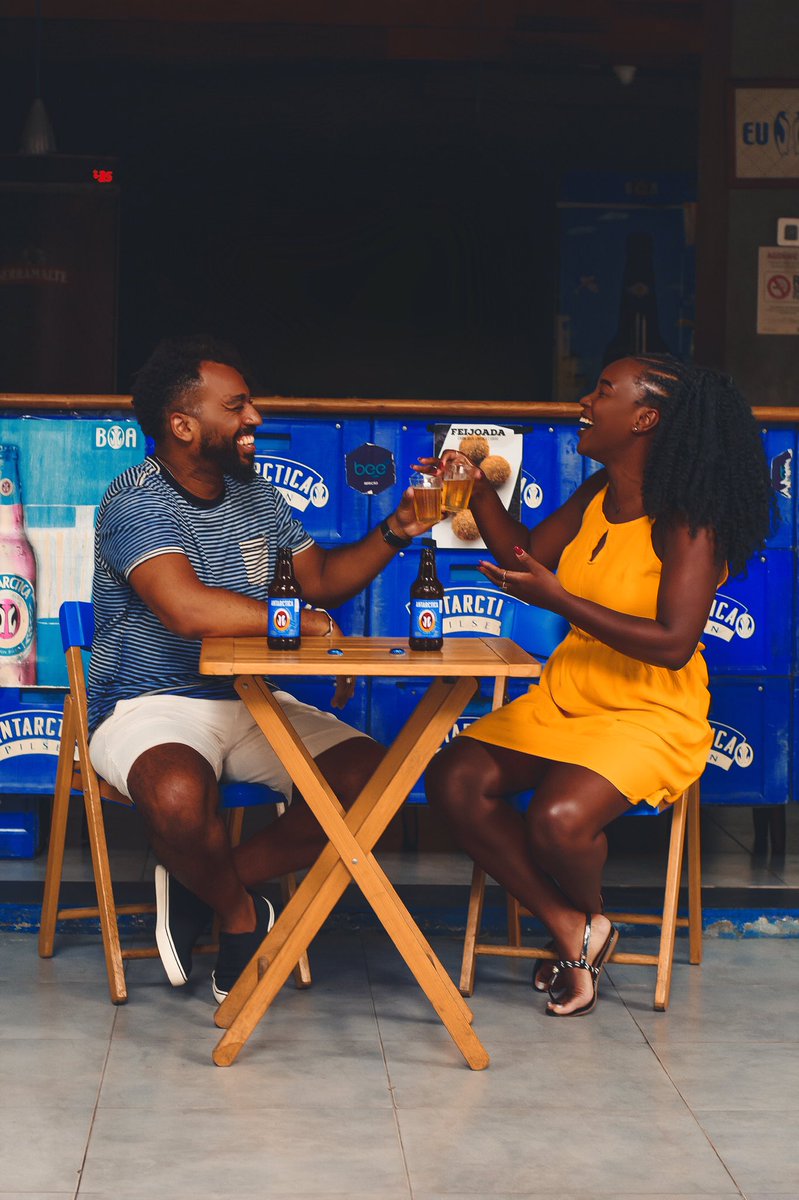 Rwalkers's tweet photo. Eu e a @antarctica convidamos um casal que se conheceu na mesa do bar pra recriar o primeiro encontro deles e olha no que deu: 🍺✨

#CasalDiretoria #BebaComModeração #Publi https://t.co/p6QzGFYuEx