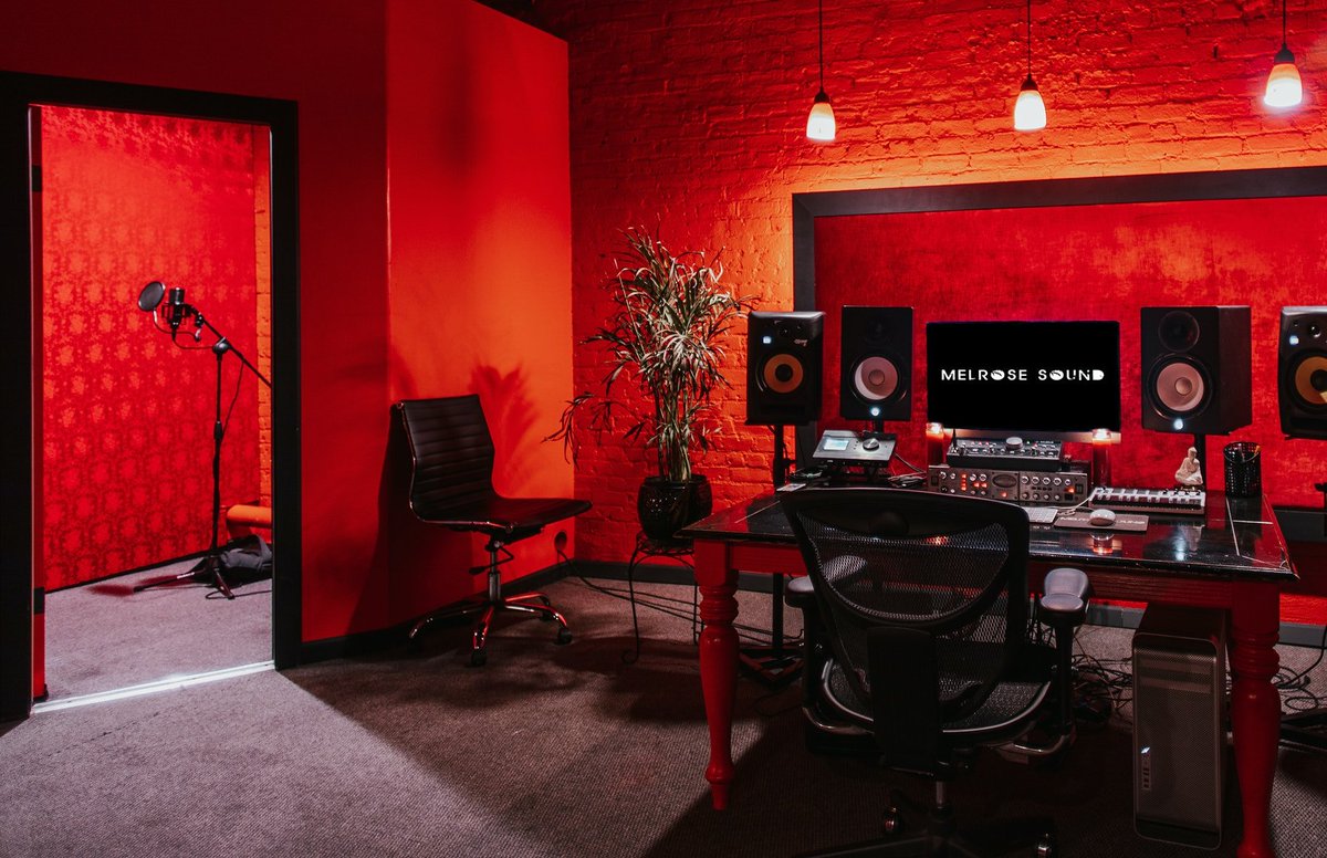 Our newest studio on <a href="/studiotimeio/">Studiotime</a> is a boutique studio in LA that's perfect for recording &amp; mixing.

It's available to book starting at $75/hr, with day rate discounts available.

studiotime.io/l/melrose-soun…