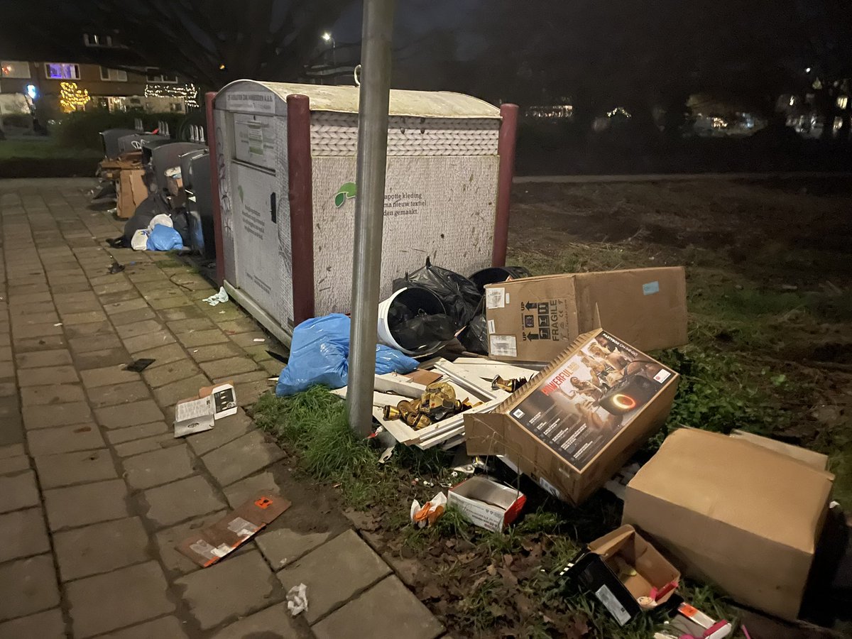 MerlinDik's tweet photo. @Gem_Amersfoort het wordt steeds erger op de Rubensstraat! Wanneer wordt het opgeruimd?! #aso’s https://t.co/cibKHAaAa3