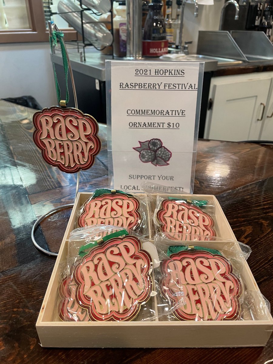 RaspberryFest's tweet image. Need a last minute gift or stocking stuffer?  Support the HRF and purchase a commemorative ornament! 

Ornaments are $10 and available at the following businesses: Center Drug, Kiddywampus, Amy's Cupcakes, Hance Hardware, Midnight Market and Driskills! 

Happy Holidays!