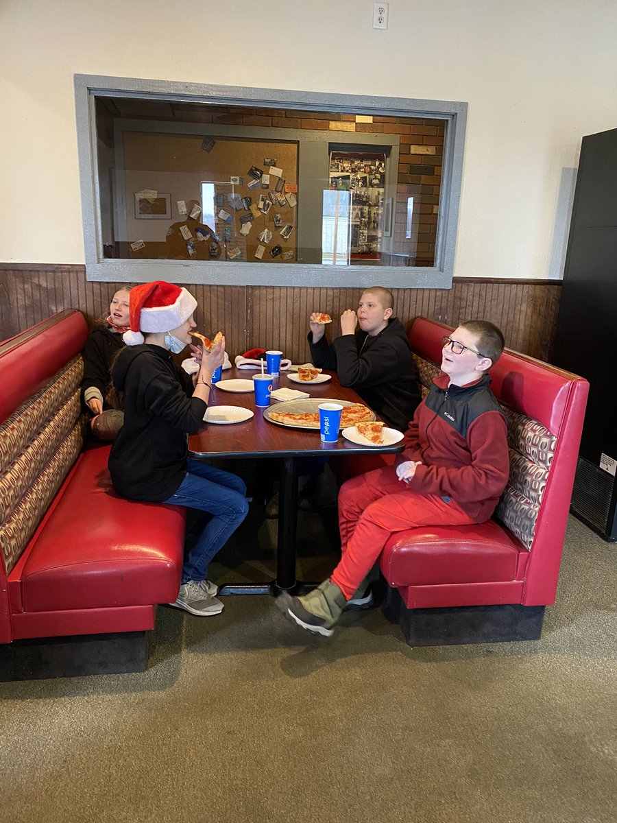 mw_sro's tweet photo. Elf day with MS counselor Jen Twomey and a few MS students . Delivering presents for Ontario County office for the aging. And of course Pontillos for lunch!!! https://t.co/VDQH42tYQi
