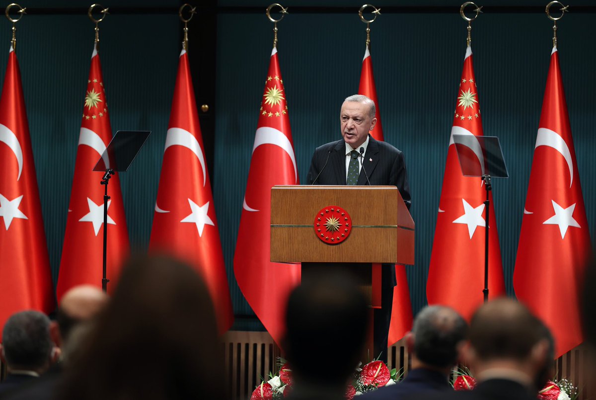 DeryaBacac's tweet photo. Faize karşı verdiğin savaşta,
Dövize karşı verdiğin mücadelede,
Batının türlü oyunlarına karşı dik duruşunda, 
Asla yalnız olmayacaksın @RTErdogan 
 #SeninleyizErdoğan 🇹🇷
#DevletimeGüveniyorum 🇹🇷🇹🇷
#DevletiminYanindayim 🇹🇷🇹🇷🇹🇷 https://t.co/eqMmUO2NtE