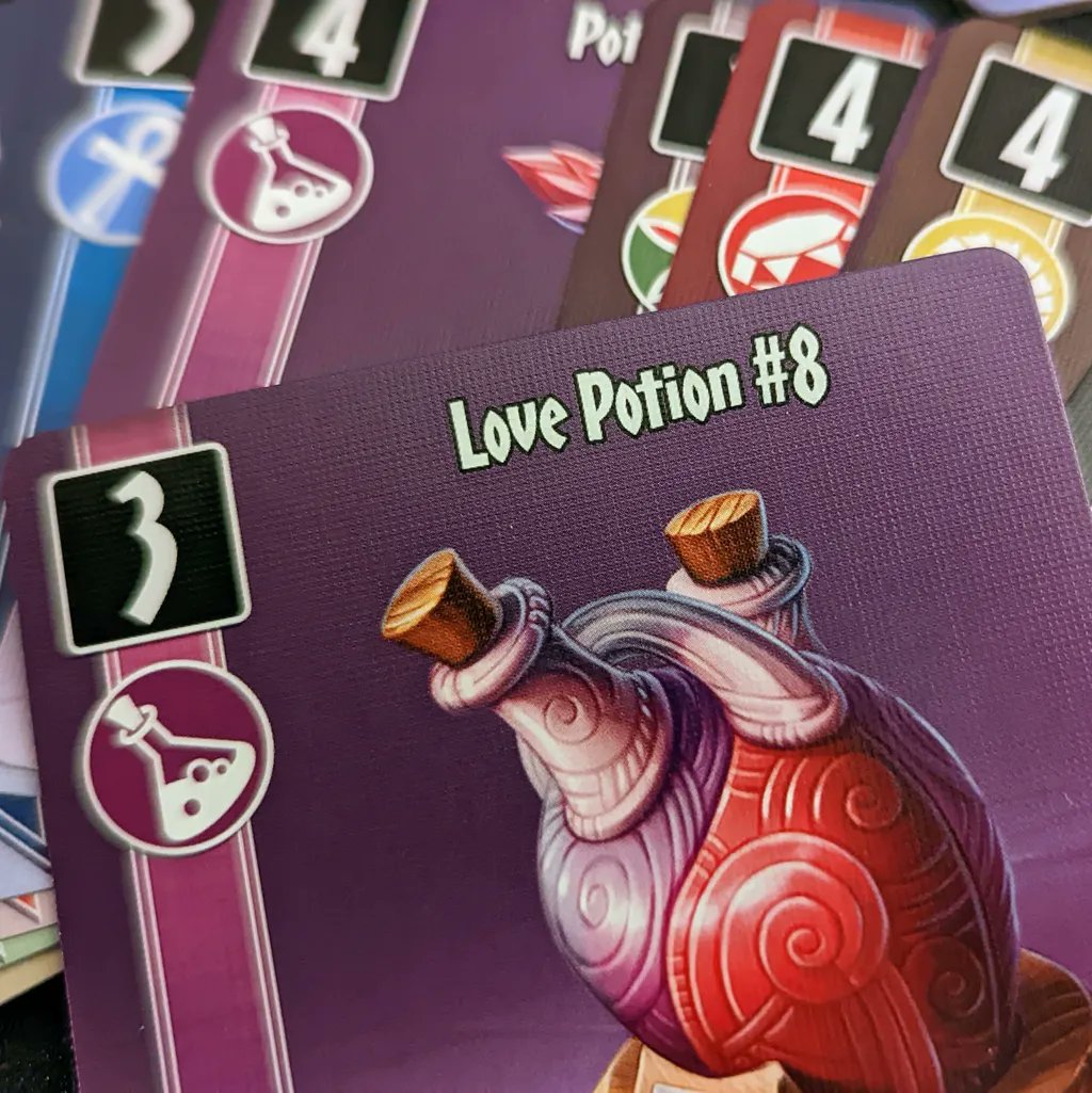 Whos been sneaking around the tower??  10-minute Heist is a 2-5 player jaunt where you try to escape the wizard's tower with the best loot...but don't be too ambitious! These items have powers &amp; curses that can trip up even the best of thieves!  
on sale!: buff.ly/3JgpB2G