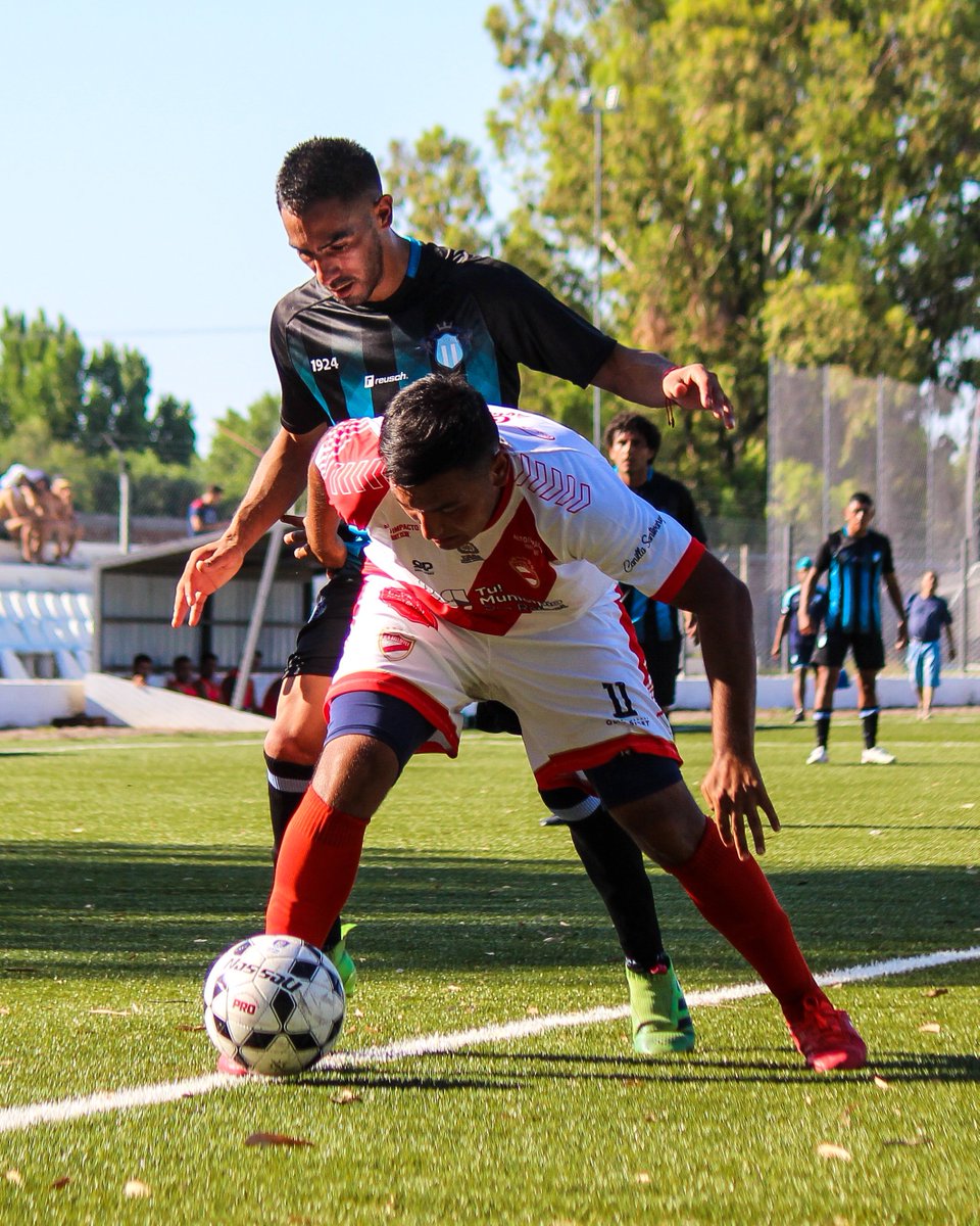 deantonioagus's tweet photo. 🏆 #TorneoRegional
📅 18/12/21
⚽ #Argentino vs. #Balloffet
🏟️ Aldo Blas Cuello https://t.co/Pq7M49HBul
