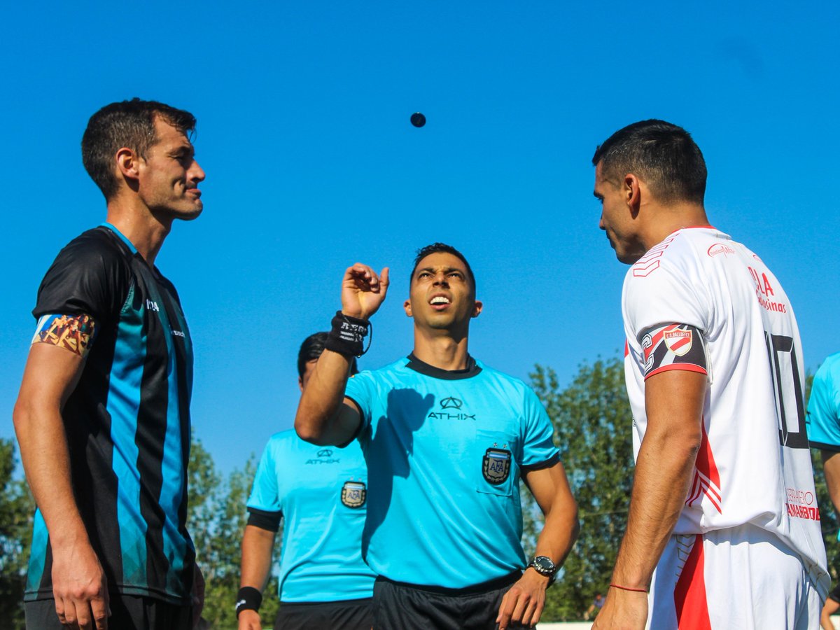 deantonioagus's tweet photo. 🏆 #TorneoRegional
📅 18/12/21
⚽ #Argentino vs. #Balloffet
🏟️ Aldo Blas Cuello https://t.co/Pq7M49HBul