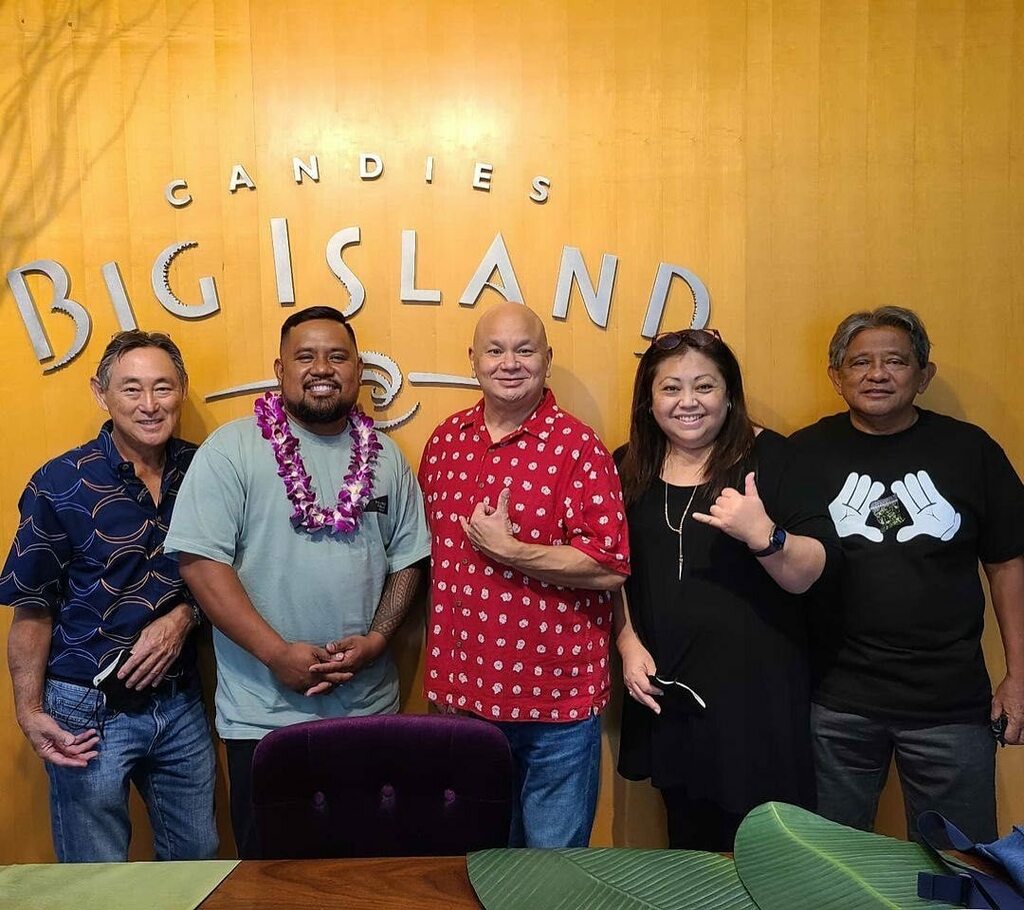 BICandies's tweet photo. It was our pleasure to have you!! Via @chefwonder: Nothing like love and support from your hometown. Mahalo plenty @bigislandcandies and all my Hilo peeps that came out for my book signing on Friday! Awesome to see so many familiar faces.
#cookrealhawaii https://t.co/j6ptilGJdJ https://t.co/CQa5nrHDnB