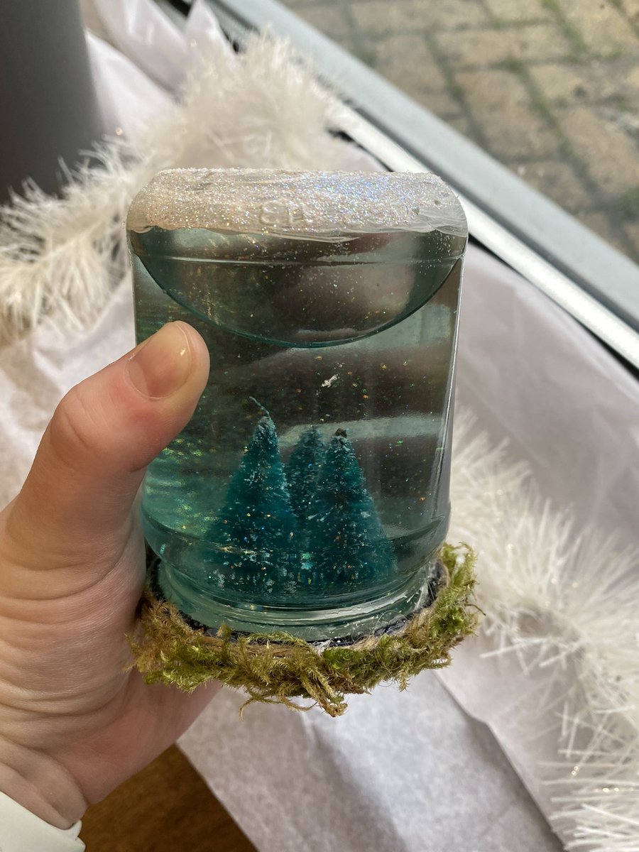 MaddieTraxton's tweet photo. Feeling festive at #WoodfordBridge with our homemade Christmas sustainable decorations.. book-folding trees 🎄a driftwood tree collected from our local beach 🎄snow globes ❄️ and gnomes 🧙🏼all made from reusable materials. ♻️ #diamondrecyclingxmas2021 #diamondgogreen #OneTeam https://t.co/mFvZdsiIdY