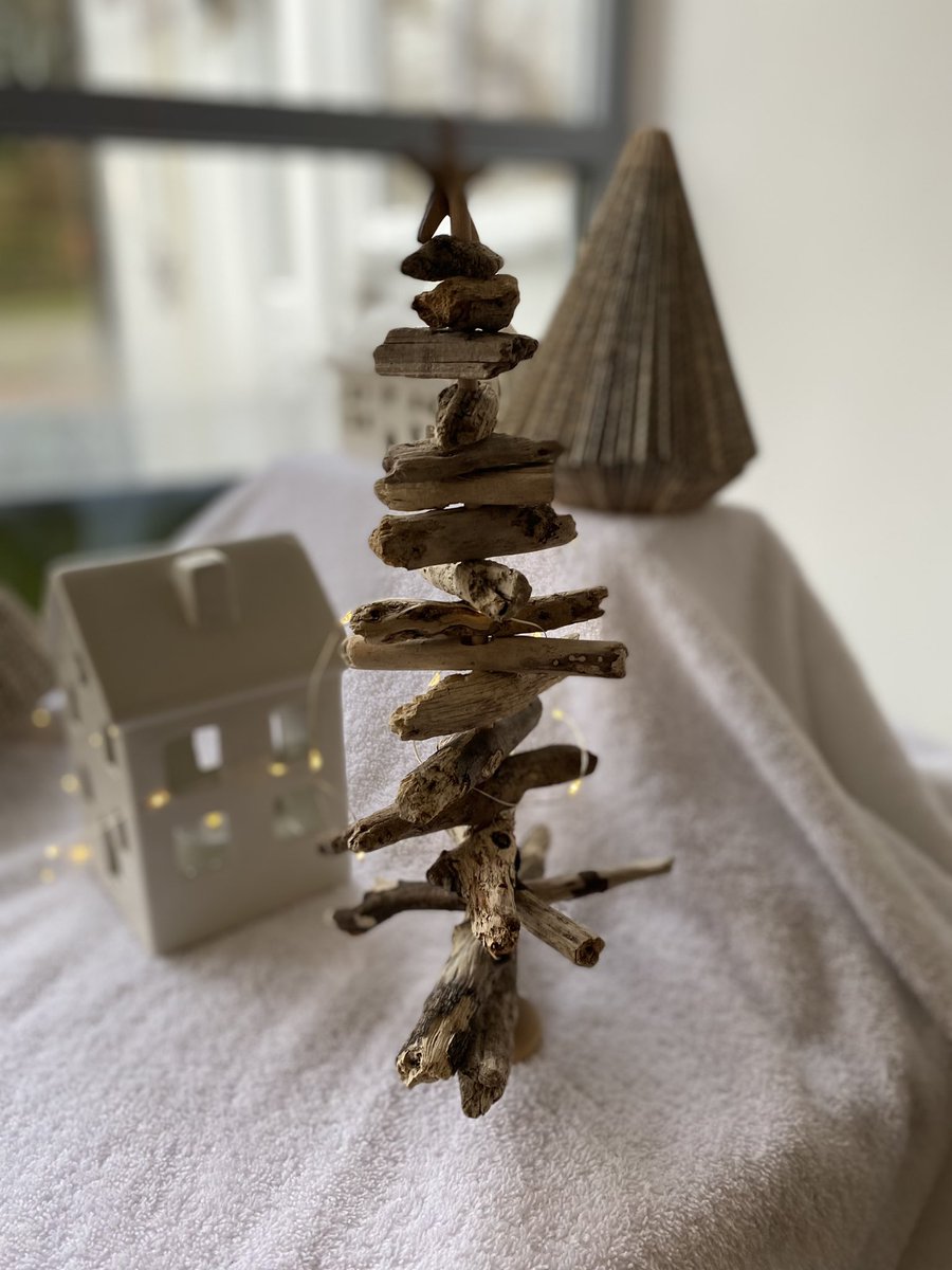 MaddieTraxton's tweet photo. Feeling festive at #WoodfordBridge with our homemade Christmas sustainable decorations.. book-folding trees 🎄a driftwood tree collected from our local beach 🎄snow globes ❄️ and gnomes 🧙🏼all made from reusable materials. ♻️ #diamondrecyclingxmas2021 #diamondgogreen #OneTeam https://t.co/mFvZdsiIdY