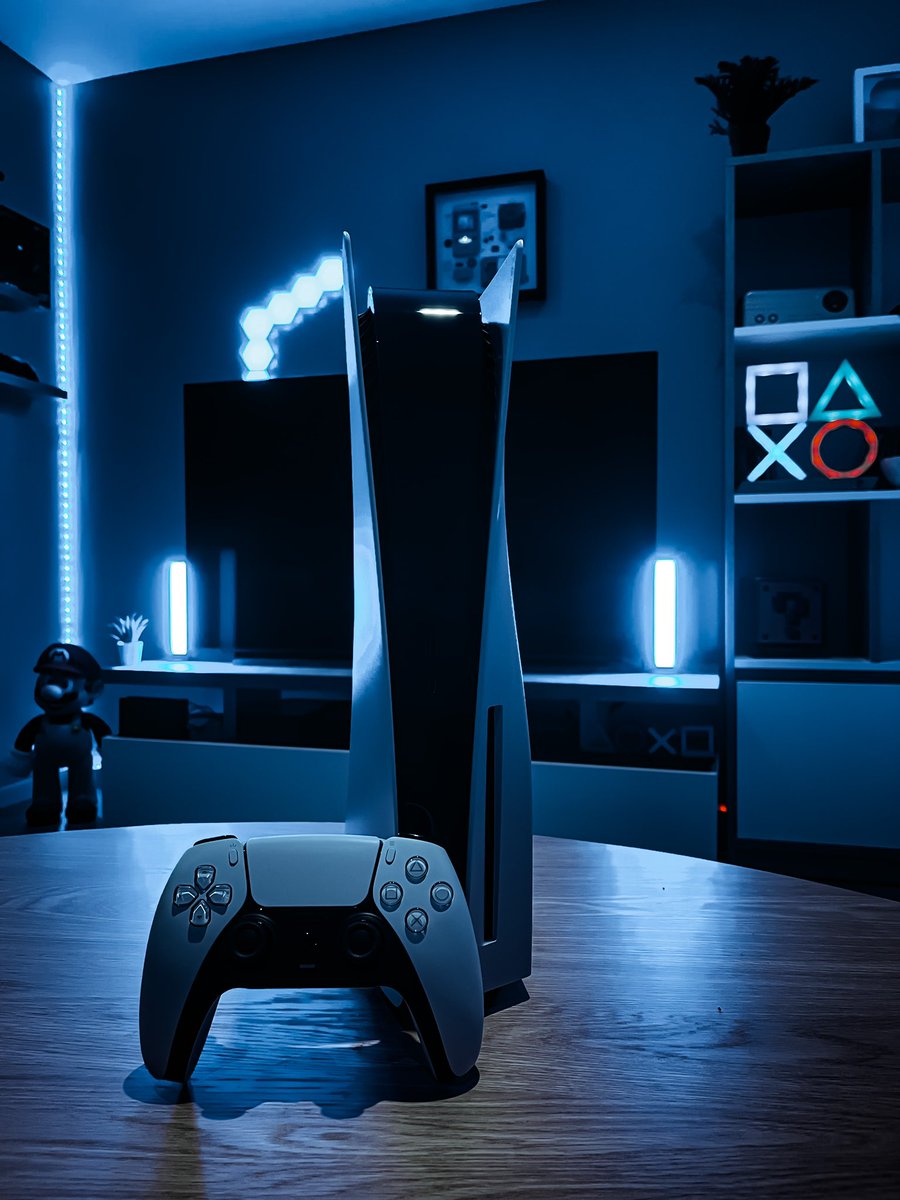 DrMancave's tweet photo. I’m part of the cool kids gang now🤌🏻
#ps5 #playstation5 https://t.co/Bb3RxkHdm9