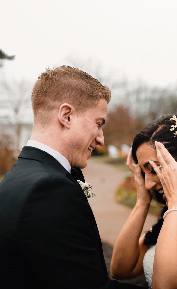 pghentco's tweet photo. Congrats to Mr. &amp; Mrs Welles 💍 https://t.co/G0qHYS66Mm