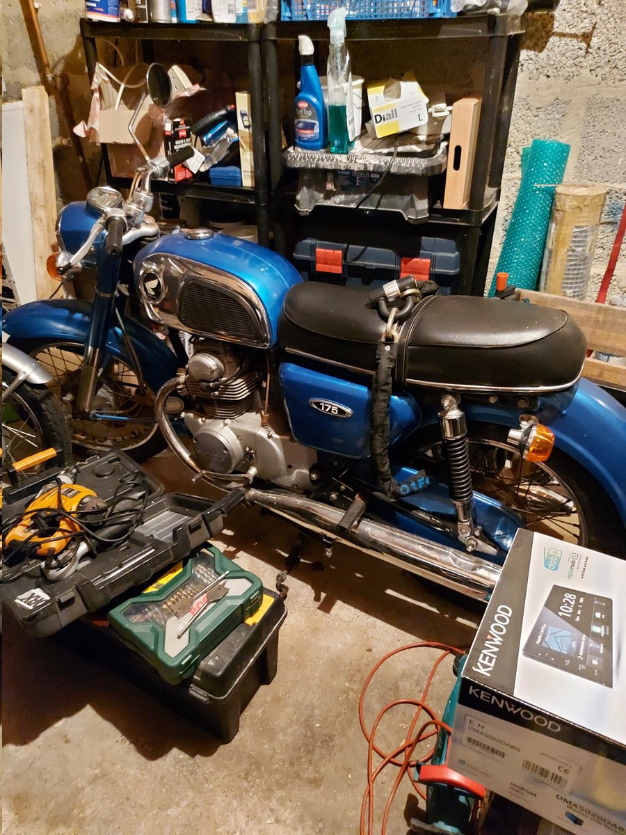BenJacksonTP's tweet photo. I really need to get this back on the road in 2022. Such a lovely little thing. I've left it far too long. #HONDA #CD175 https://t.co/oJcIPxUgil