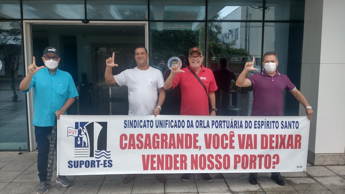 ITF_Americas's tweet photo. #Brasil Trabalhadores portuários membros do nosso afiliado #CNTTL, paralisaram as atividades portuárias do país por 6 horas contra o processo de privatização dos portos e em defensa dos empregos. A #ITF se solidariza e apoia esta luta. #SomosITF + info https://t.co/OZHmrSkOuD https://t.co/vhLrbbjy9g