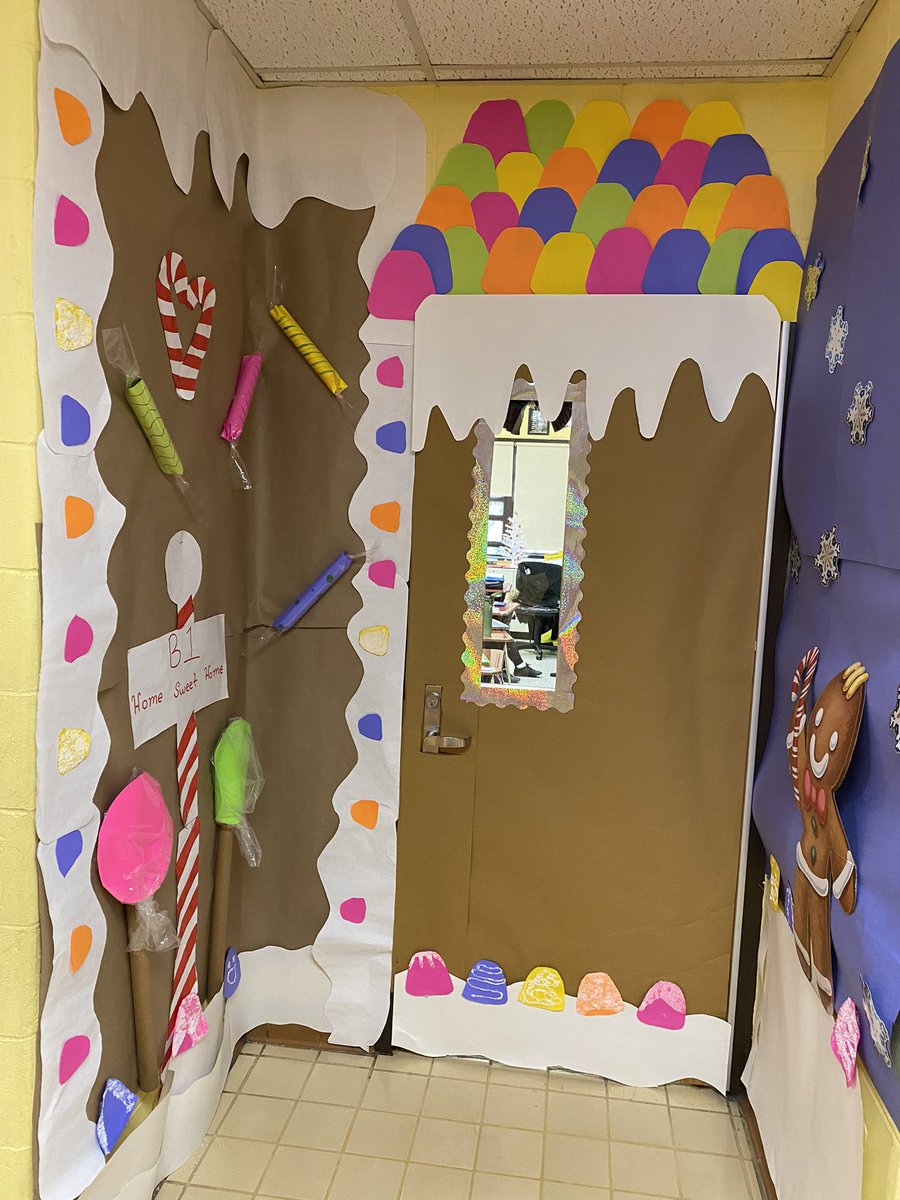 #spiritweek crazy hair or hat day! Plus #deckthehalls hallway decorating contest! #holidayspirit <a href="/HTSD_Crockett/">Crockett Middle School</a> <a href="/WeAreHTSD/">WeAreHTSD</a>