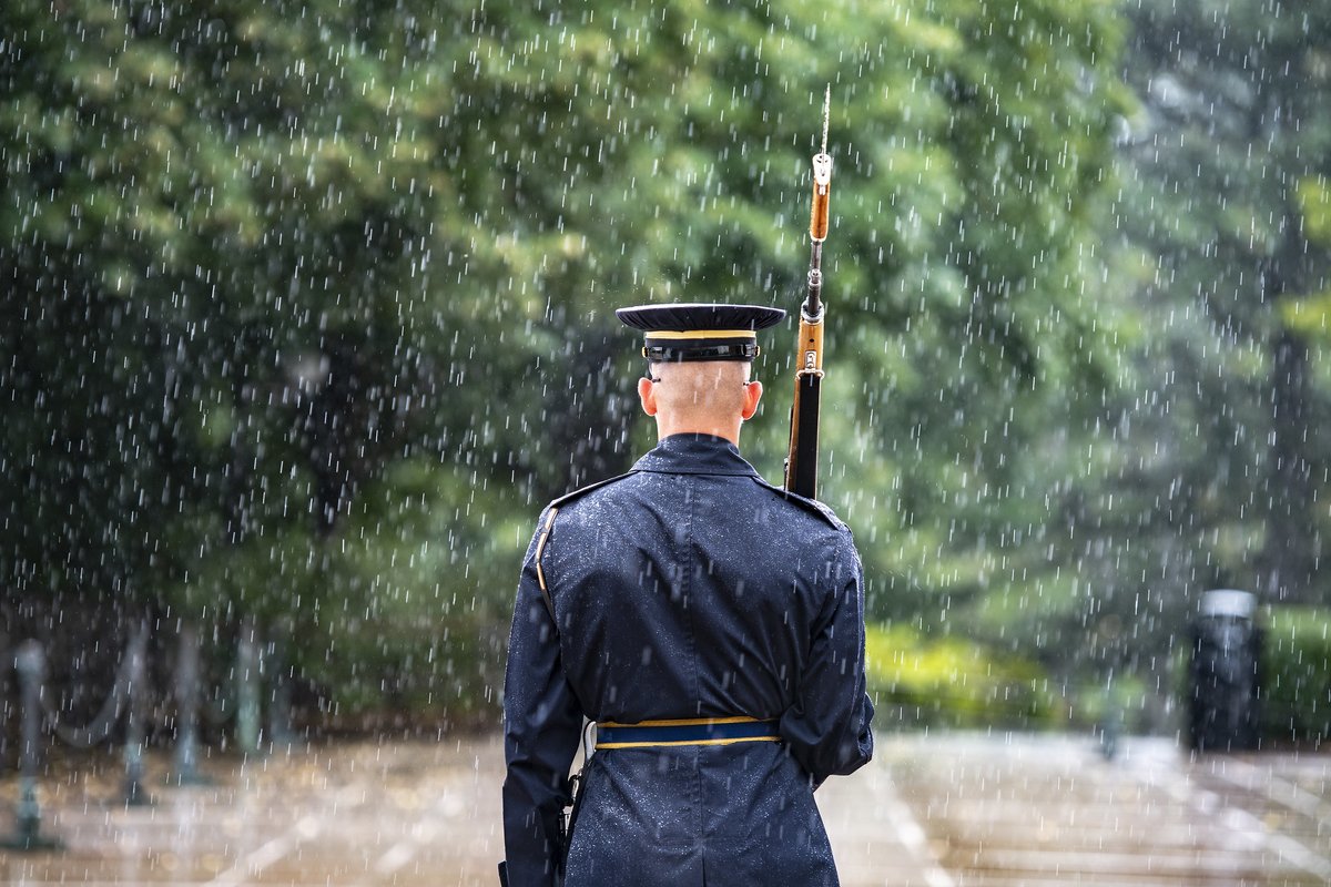 ArlingtonNatl's tweet photo. #ANCYearInPhotos

In this image from July 8, a sentinel from the 3d U.S. Infantry Regiment (The Old Guard) walks the mat during a rain storm at the Tomb of the Unknown Soldier.

View all of ANC’s 2021 Year in Photos at https://t.co/EqCvbBES9z 

U.S. Army photo by Elizabeth Fraser https://t.co/Qnrlcml4Rk