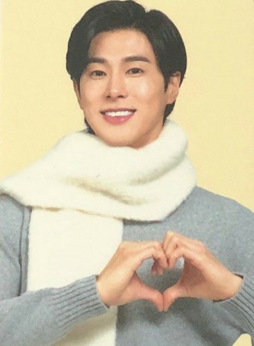 JYHFEED's tweet photo. he's so cute☹
#유노윤호 #ユンホ #TVXQ #YUNHO https://t.co/YE3M8nuZgW