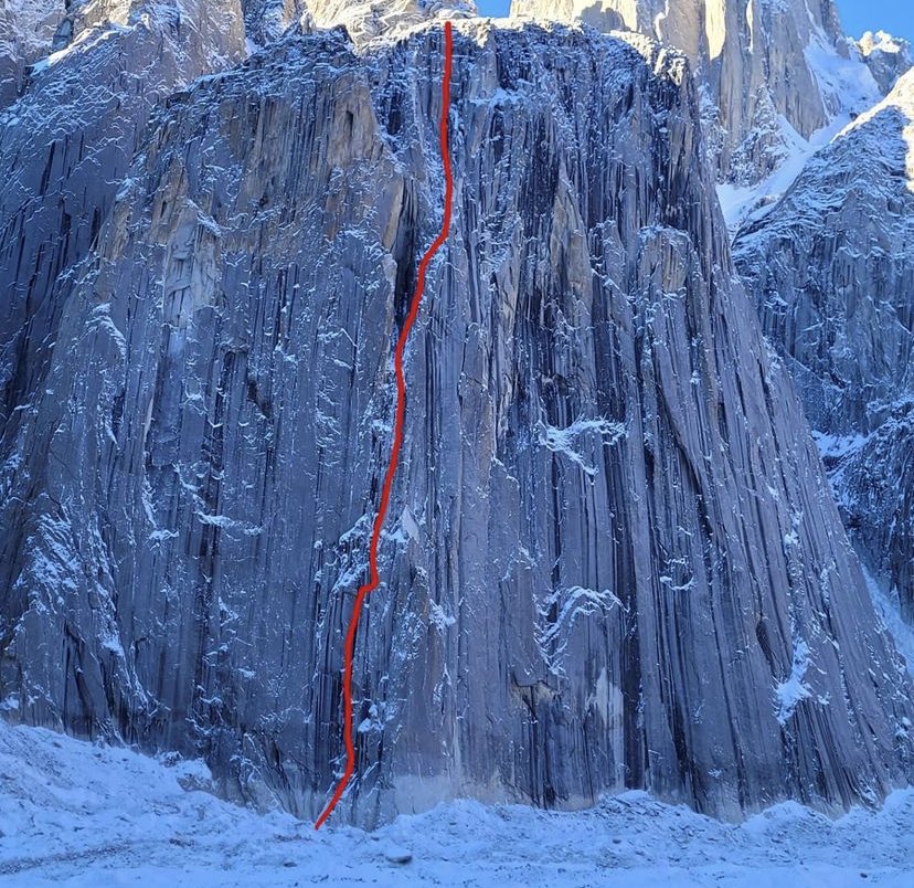 KrisAnnapurna's tweet photo. NUEVA RUTA EN ULI BIAHO GALLERY 

Marcin Yeti Tomaszewski y Damian Bielecki han abierto una ruta nueva en Uli Biaho Gallery.

“Winter Fight Club” A3, M7, 780 m, estilo cápsula big wall, condiciones invernales, 11 días de escalada.

📷M. Yeti Tomaszewski https://t.co/pGRNSezmt7