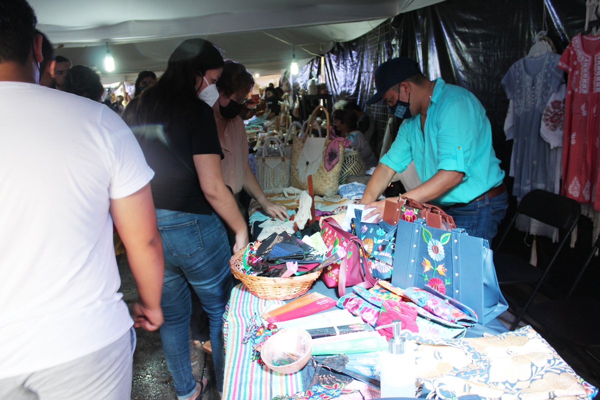 CAEYYucatan's tweet photo. Todo un éxito la Feria Artesanal Navideña, que reunió a manos #artesanas de #Muna, #Valladolid, #Mérida, Tekax, Hocabá, #Teabo, #Kantunil, #Tixkokob, #Izamal, #Teya y #Dzityá, agradecemos a las y los asistentes locales, nacionales y extranjeros https://t.co/WVC4IYtxzf