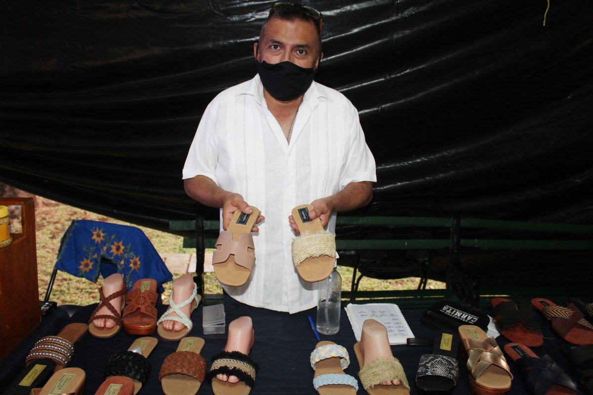 CAEYYucatan's tweet photo. por llevarse un pedacito de Yucatán, quienes apoyaron a la #economía familiar de las y los artesanos, extendemos nuestro reconocimiento al sector artesanal por enaltecer a nuestro Estado con sus hermosas creaciones. 🙌🌟🤲 https://t.co/B6v1tdpoZd