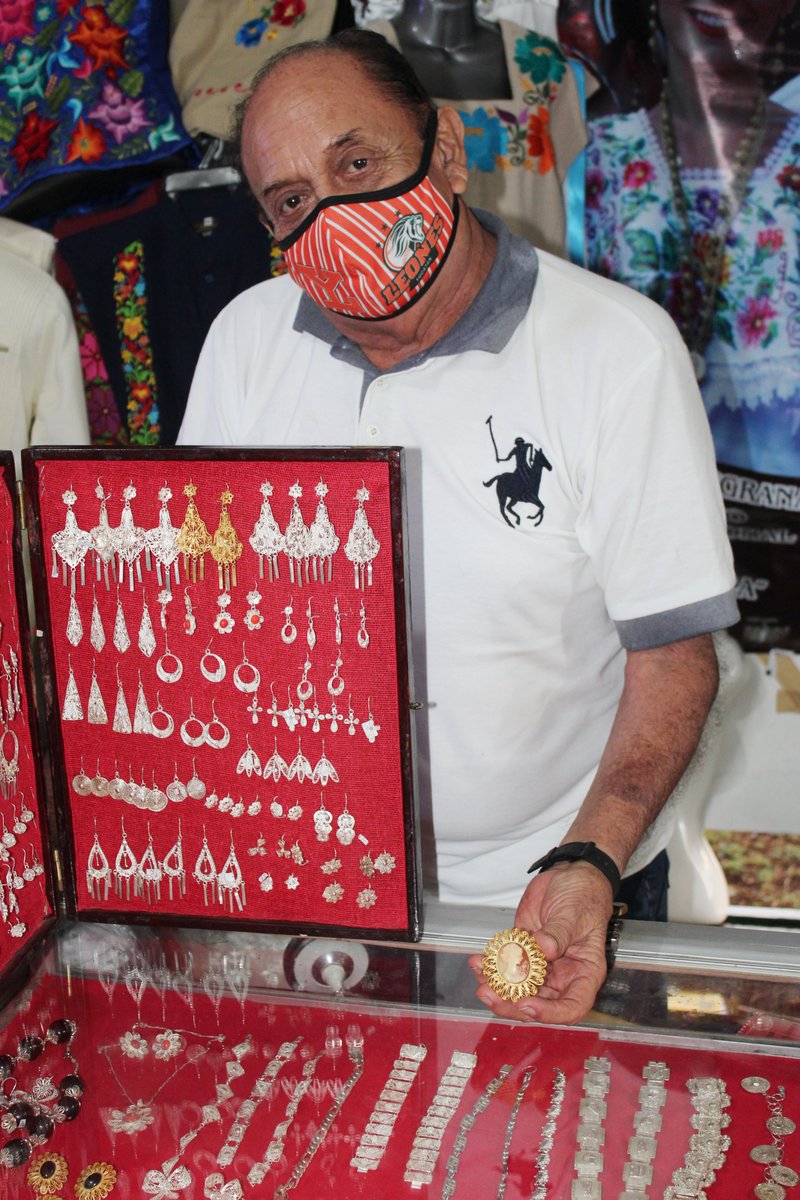 CAEYYucatan's tweet photo. por llevarse un pedacito de Yucatán, quienes apoyaron a la #economía familiar de las y los artesanos, extendemos nuestro reconocimiento al sector artesanal por enaltecer a nuestro Estado con sus hermosas creaciones. 🙌🌟🤲 https://t.co/B6v1tdpoZd