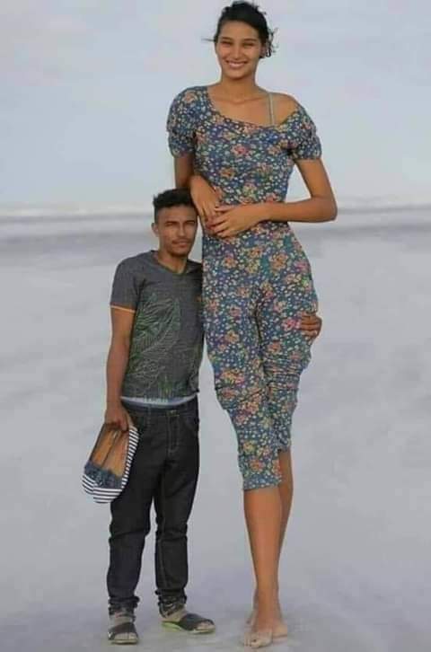 مضى على زواجهما عشر سنوات ولم يضربها كف واحد...
ما أعظم الرجل ✋😁