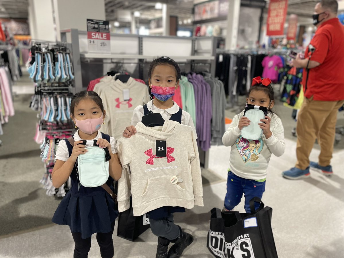 RavensCommunity's tweet photo. Today, @ALevine41’s @41foundation treated students from Furley Elementary School (Balt. City) to a holiday shopping spree at @DICKS. #ourteamourcommunity https://t.co/Gw1JWYJGTh