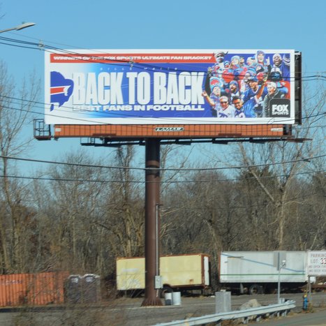 NFLonFOX's tweet image. Hey @BuffaloBills fans, IT'S BACK 🏆🏆
Your new "Best Fans In Football" billboard is even closer to Gillette Stadium than last year 😏

- take a photo with it &amp;amp; tag us 
- use the hashtag #FOXFanBracket

We will share our favorites! #BillsMafia