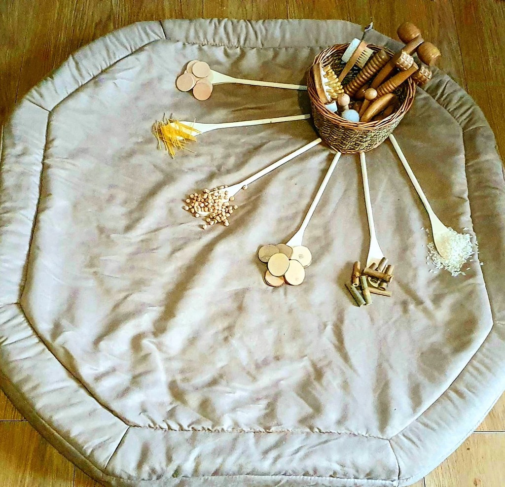 Natural &amp; Plush ❤
.
We were lucky enough to be sent a beautiful new addition to @earlyyearsresources amazing catalogue 😍
.
This plush mat for tuff spot trays works incredibly well for sensory activities which is why our favourite setup was using it a… instagr.am/p/CXt1R3EsllQ/