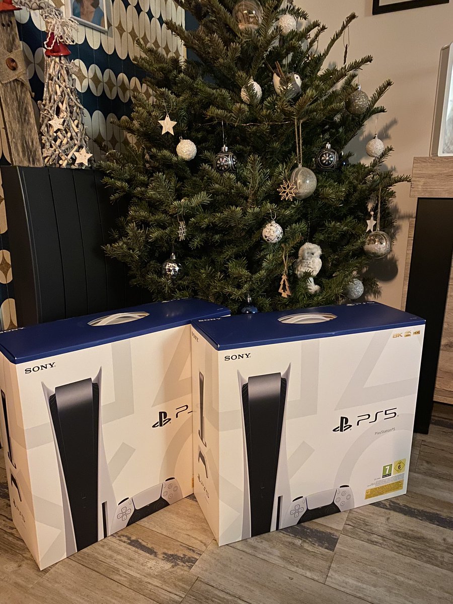 Yo_One_114's tweet photo. Merci @Dealabs pour les cadeaux de Noël!! 👍🏻👍🏻🍾🍾 https://t.co/20h95Gsxxz