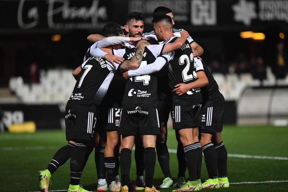 Gran victoria ayer,despedimos el año con la alegría de vernos disfrutar juntos afición y equipo, trataremos de mejorar y confío en q lo haremos en esta segunda vuelta.
3 puntos dedicados a Hugo y su familia, estamos con vosotros!!
Felices fiestas a todos!!!
<a href="/FCCartagena_efs/">FC Cartagena</a>