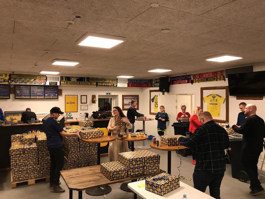 DanielAgger's tweet image. Tak til @fanafdelingen for de fine gaver. De skaber stor glæde💛💙