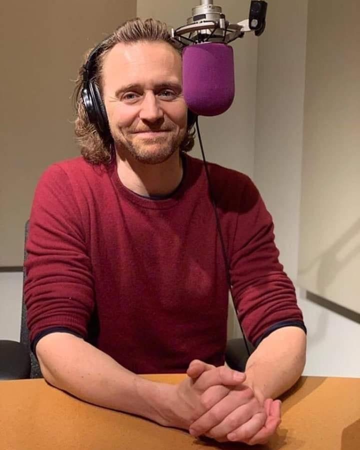 THiddlestonMx's tweet photo. Tom Hiddleston en WNYC Studios para el podcast Open Ears Project. Diciembre 20, 2019
#HaceDosAños #OpenEarsProject
Vía: Instagram clemencybh https://t.co/5r2TzBlBoy