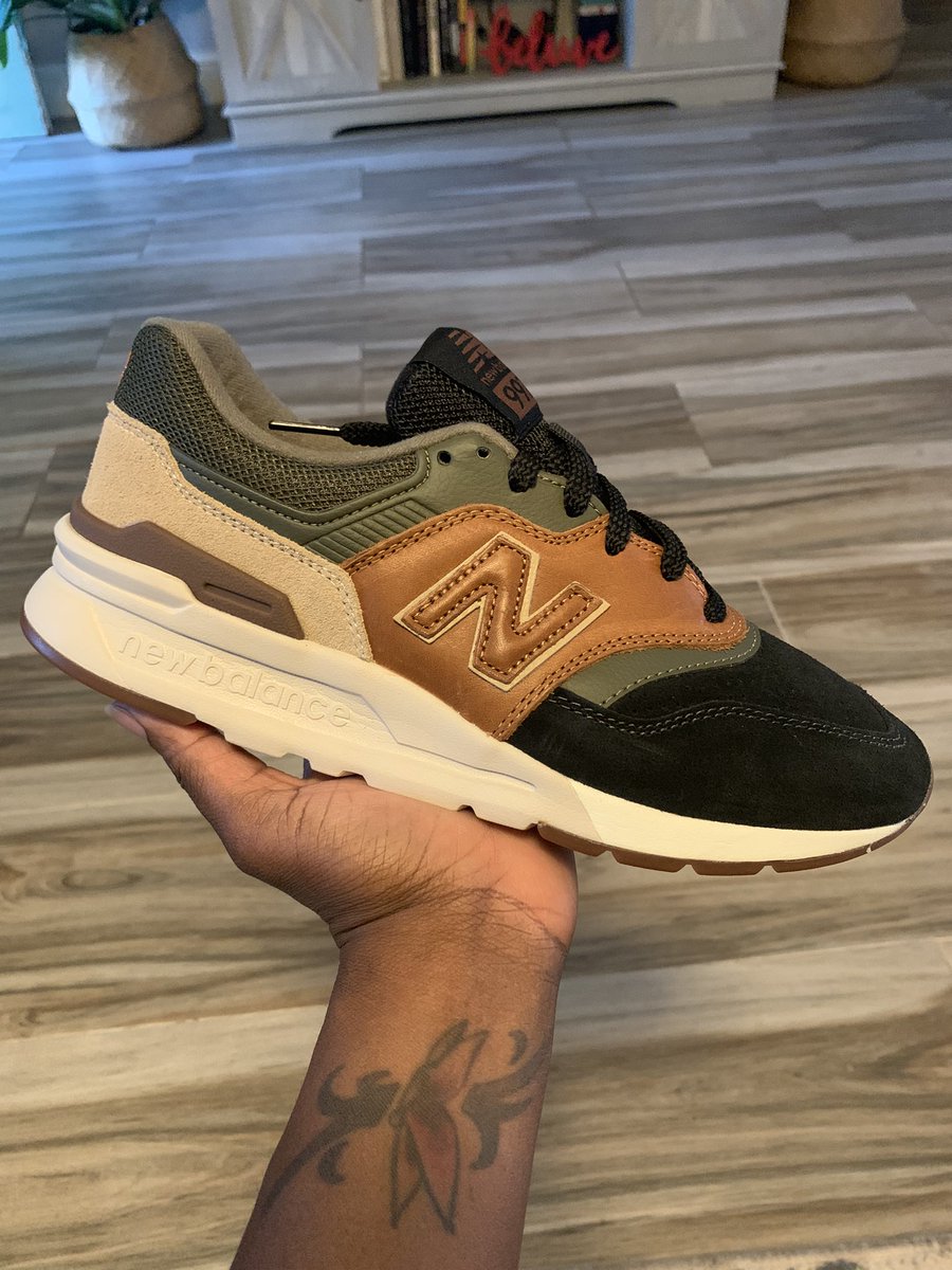 KoKoChanel_85's tweet photo. Today’s delivery 👟
New Balance 997 & 237.
#NewBalance #NB997 #NB237 #Sneakers #EarthTones #Kicks https://t.co/fBpnpRTRcq