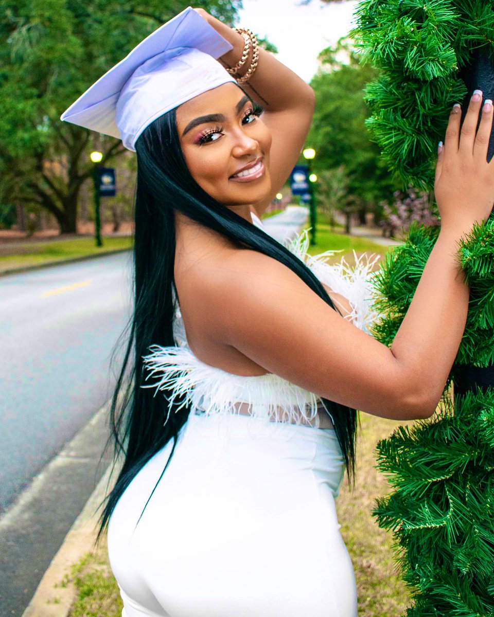 alanaapaigee's tweet photo. DEGREED 💕🎓✨ https://t.co/RmuRz5VXeL