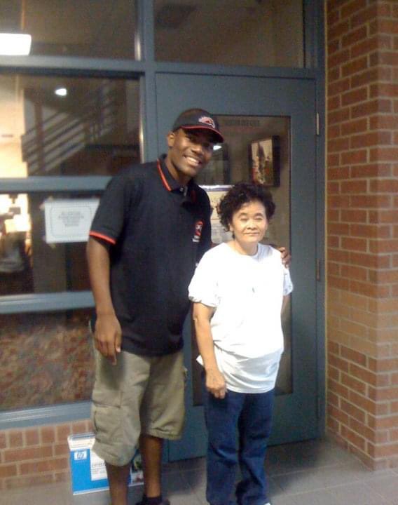 LeoWilliams___'s tweet photo. @CreekviewPrinc @CFBISD @CreekviewLeads Wow congrats to the legend, Ny! She’s been around for so long. This photo was from my senior year 2010 with her! https://t.co/jwQ8IWOFCe