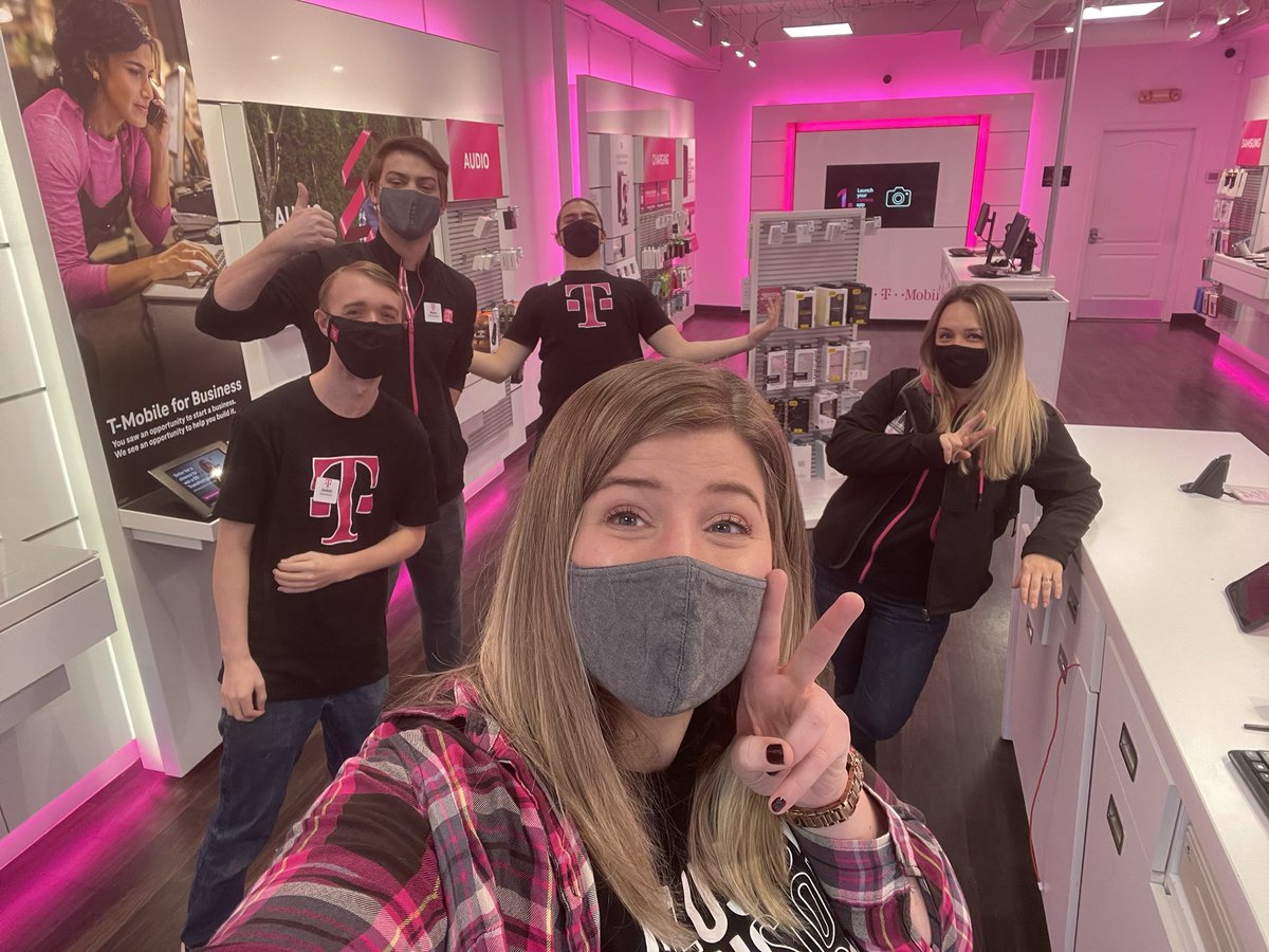JessicaLHickman's tweet photo. This Raleigh Hills @RealEWInc @tmobile store has perfect scores across the board FROM THEIR CUSTOMERS cause they are #CustomerObsessed and ready to help you out! @kelci_ly @LeslieJohn214 @bruin_bryan #CPAreYouWithMe #uncarrier #tmobile #PDXFlex https://t.co/ftOcdyxKzB