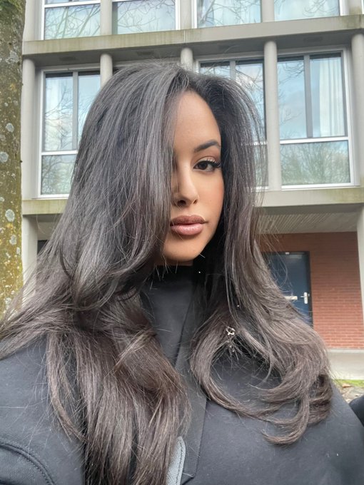 I just got a new haircut!! So happy https://t.co/rktRJTpvaM