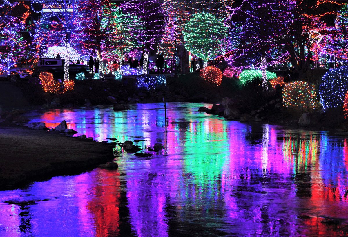 Winter Holiday Shimmer
#idaho #caldwellidaho #photography #photographer #photooftheday #boise #boiselife