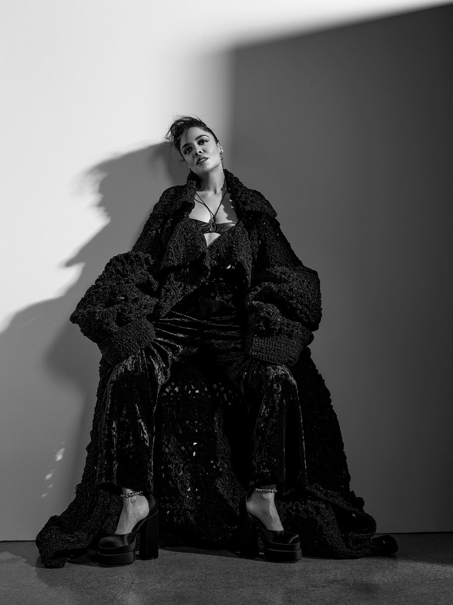 EBONY's tweet photo. Classic.Timeless. Quintessential ✨Our December / January EBONY cover star @tessamaethompson styled by @waymanandmicah and sponsored by our proud partner @vitaminwater .
#EBONYCover #EBONYMagazine https://t.co/FuAo7XdUzv