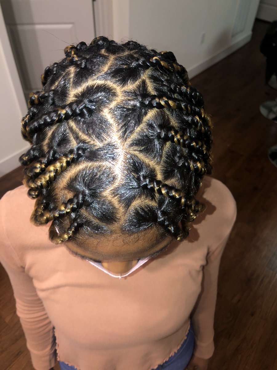 Thee9Studio's tweet photo. 🥰Hearts &amp; Parts ✨
Medium Knotless Braids 

Books are OPEN, click link in bio to book.

#braids #braider #knotlessbraids #womenshair #hairstyle #hearts https://t.co/JZFK0w3ULj