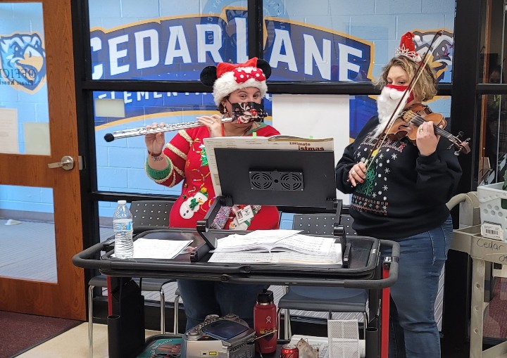 Today classes got to experience The Elder & Pisano Holiday Spectacular as our band and strings teachers played holiday duets for 5-10 for each class as well as spread some cheer. #CLEleaders #ApposShine #delachat