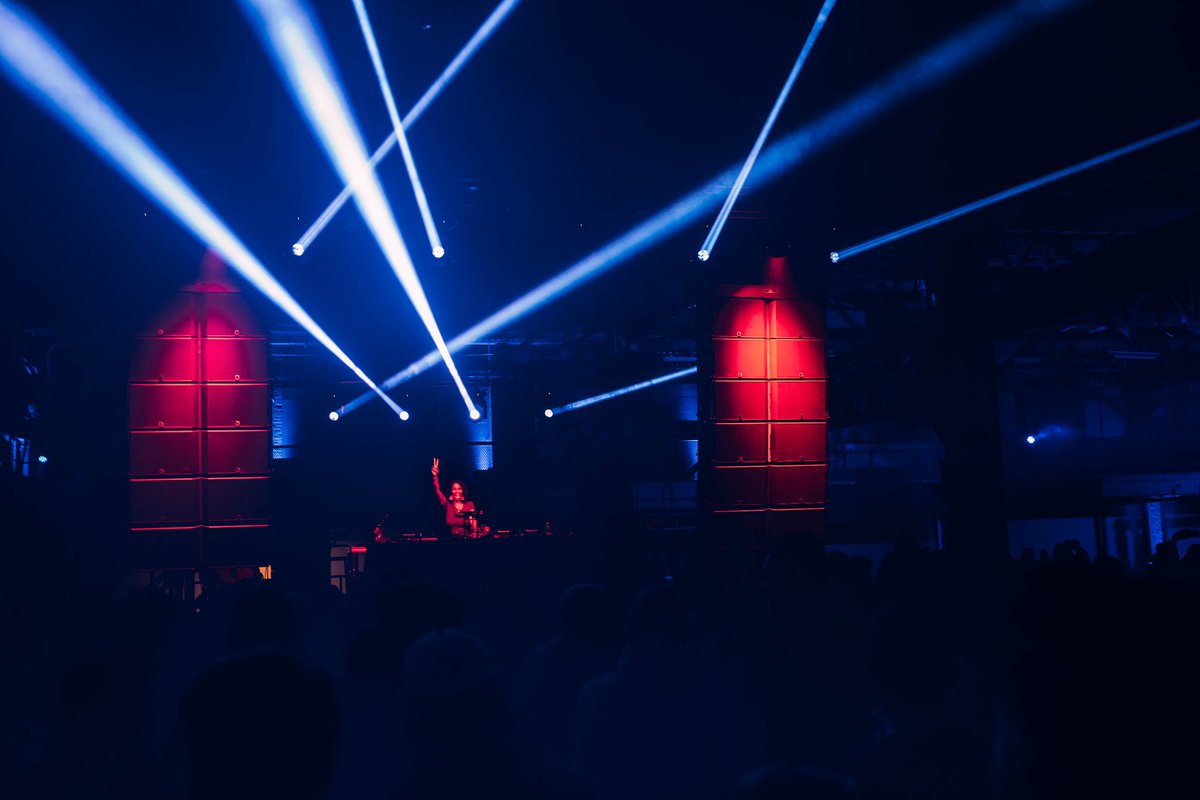 paxahau's tweet image. Run it back ⏮ @chrislake and @WomenOnWax had us under their spell✨Big thanks to everyone who came out! Special thanks to the team at @ElektricityMI, @RRVisuals, and Audio Rescue Team 🖤
📸: Billy Weinger #takeusback #paxahau #changethechannel