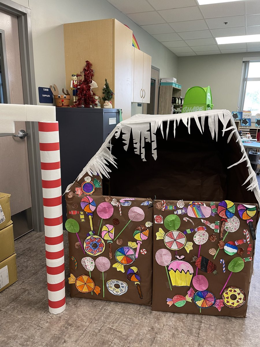 CCWithLearning's tweet photo. If you give a child some recycled boxes and paper….. https://t.co/4FIvYubslq
