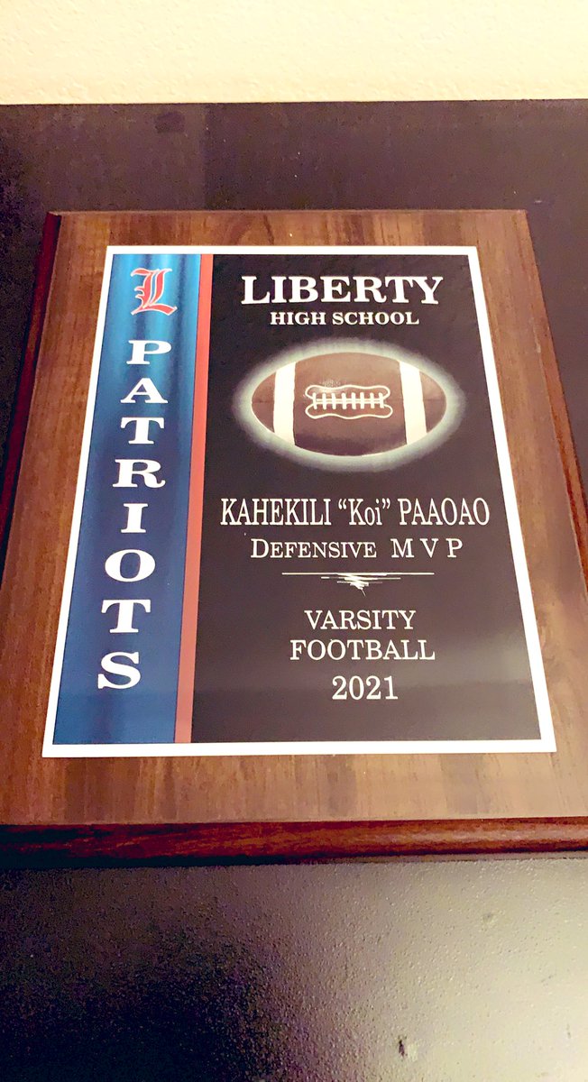 kahekili1_'s tweet photo. BLESSED to have been named this years “TEAM” Defensive MVP! Thank you @muraco_lhs and the rest of the @LHSPats coaching staff for recognizing my hard work and dedication this past season💯 @CoachKaipo @unko_kaikZ @CoachWest100 @vinceleae94 @Mr96743 @coach_kaps #AG2G https://t.co/61vnZxJ648