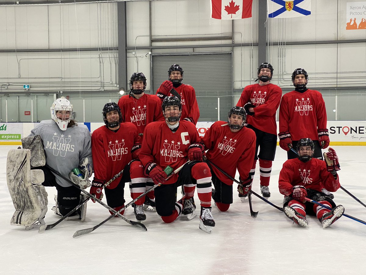 WeeksU18's tweet photo. Last skate before Christmas so we had a Small Area Games and 3v3 challenge! Big congrats to Team Clint MacLaughlin picking up the victory by a total score of 45-42. Have a Merry Christmas and a great break! 🎅🏻🎄🏒 https://t.co/iQkTMArnKH